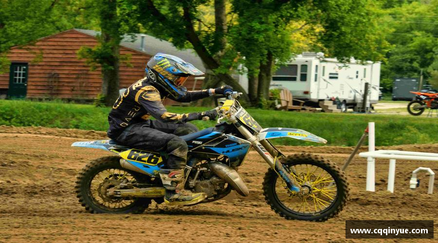 今年会jinnianhui汗水与荣耀的舞台，等你来战！⚽ 报名即享专属福利，点击开启征程！